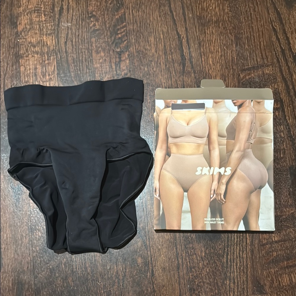 SKIMS SEAMLESS SCULPT MID WAIST BRIEF | ONYX